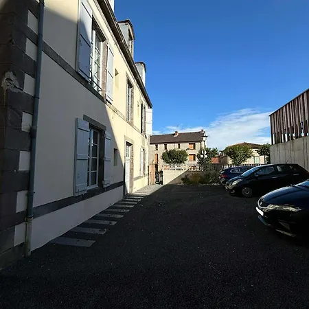 Moderne Proche De L'autoroute