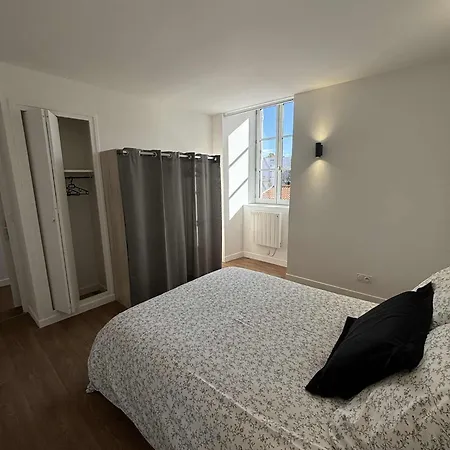 Moderne Proche De L'autoroute Combronde